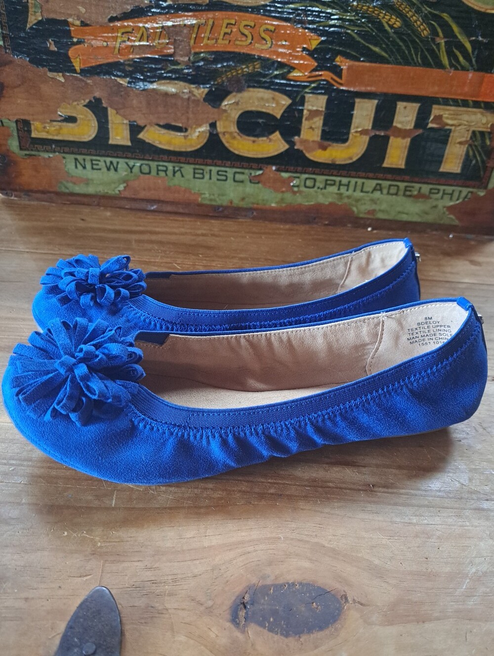 Bandolino Deloy Ballet Flats Women's Size 8 Royal Blue Ruffled Pom Pom Flowers